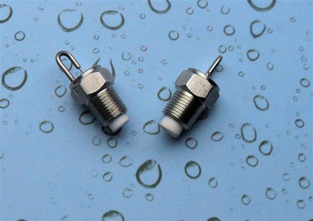 �챦ʯ��ɭ��ͷ